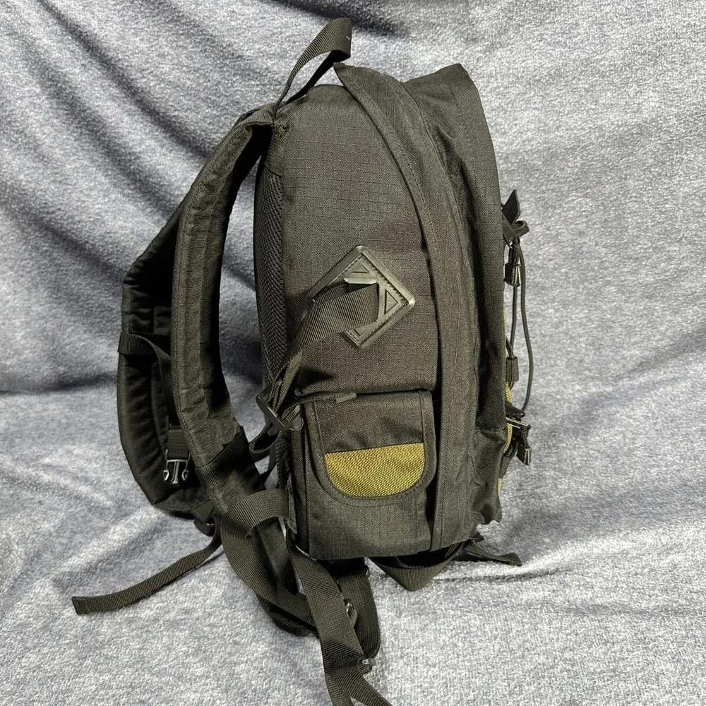 Canon Deluxe Backpack 200EG Camera Bag -‎ 6229A003 Olive Green / Black